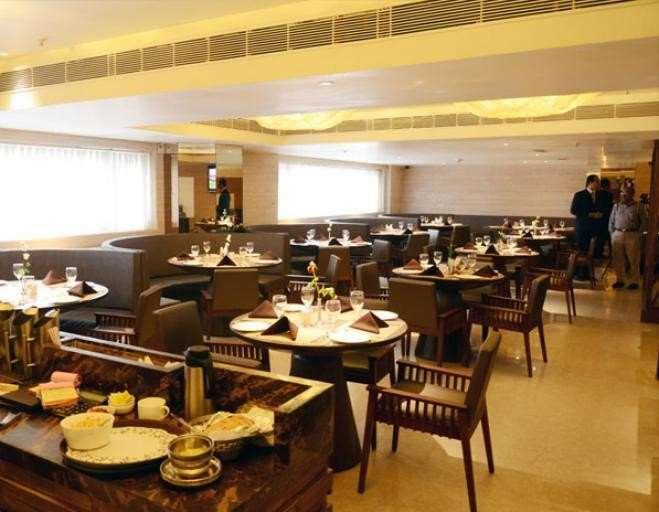Monotel Kolkata Restoran gambar