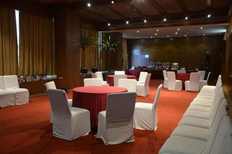 Monotel Kolkata Restoran gambar